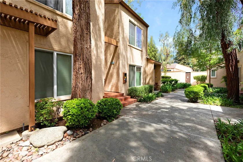 22330 Victory Boulevard #805 photo 1