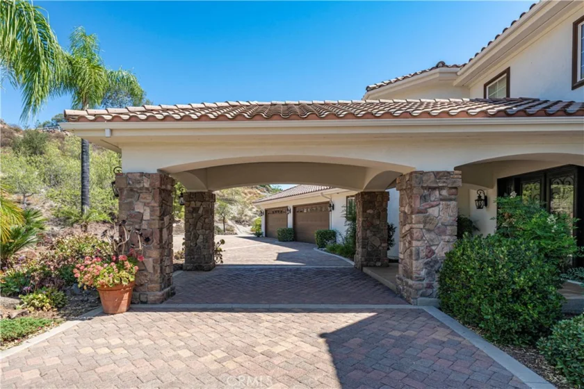 21100 Paseo Montana photo 4