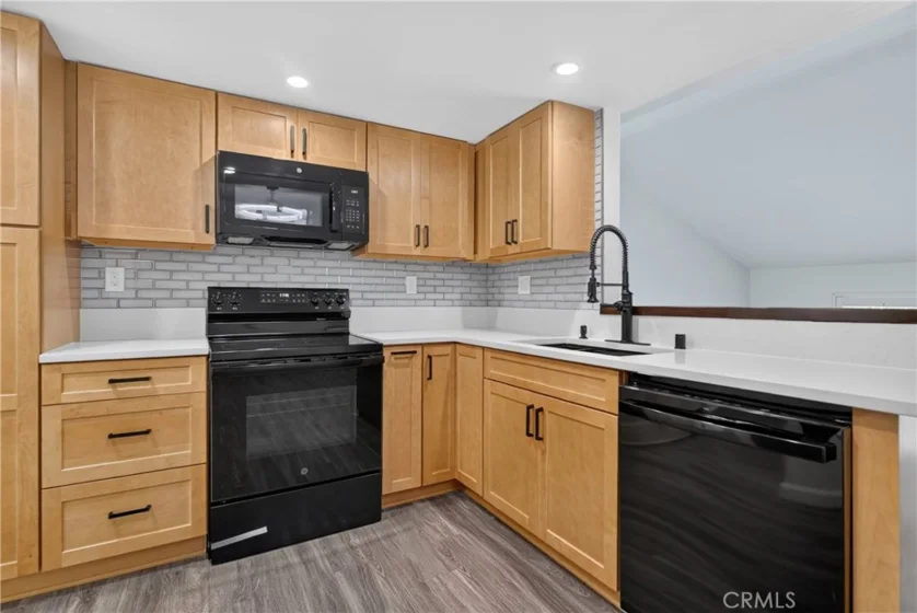 648 Coronado photo 1