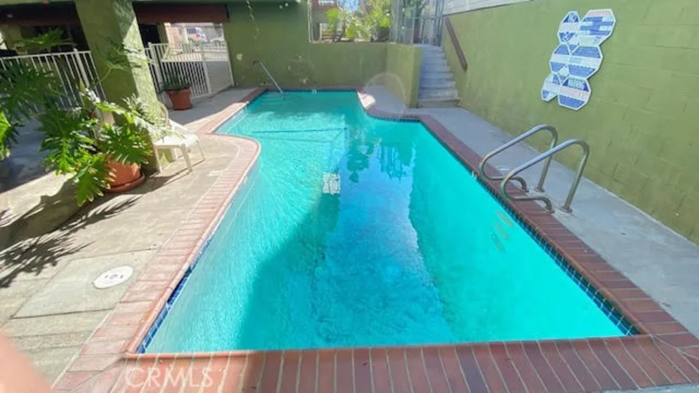 6155 Reseda Boulevard #4 photo 1