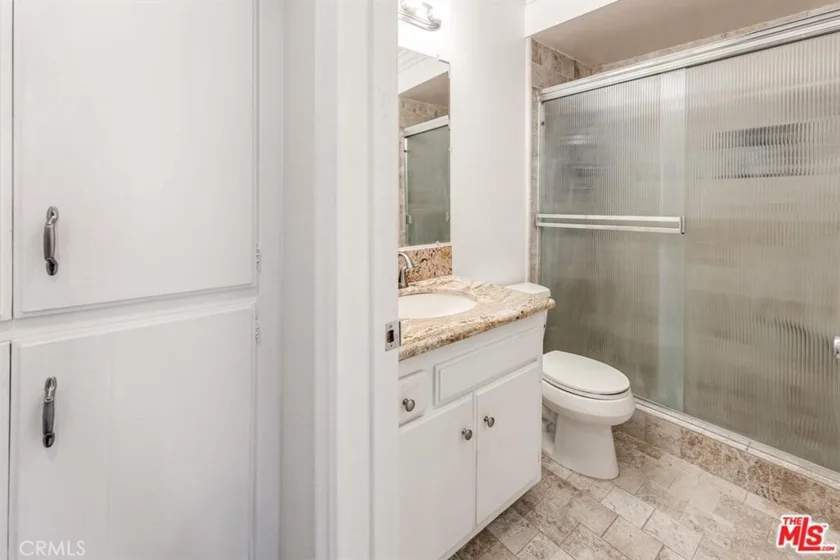 5429 Newcastle Avenue #313 photo 9