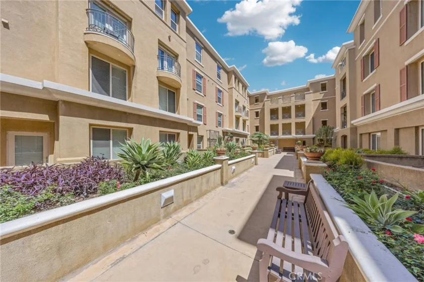 128 N Oak Knoll #111 photo 11