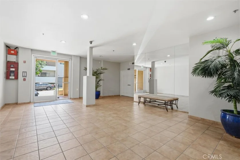 10790 Rose Avenue photo 17