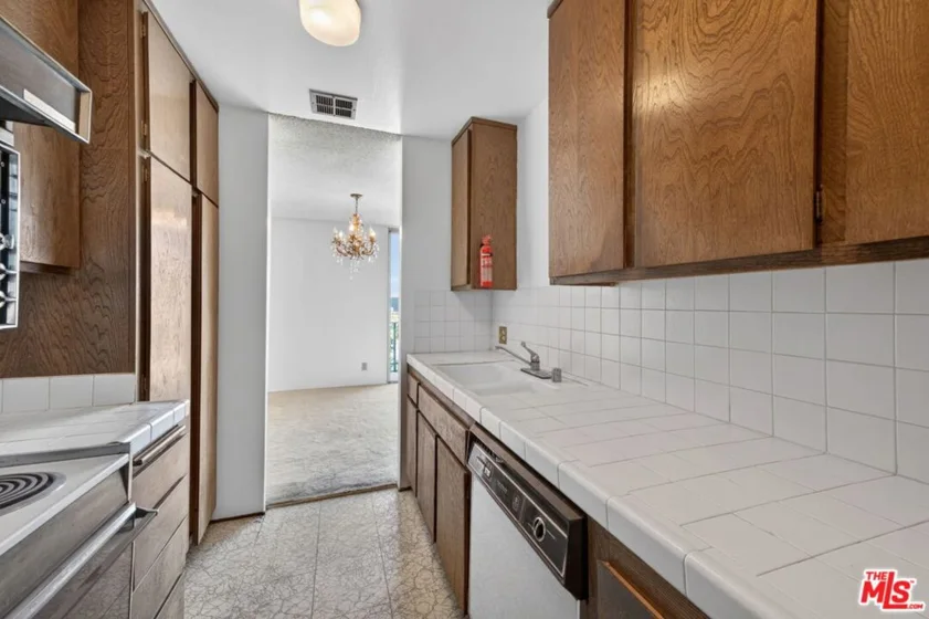 100 S Doheny Drive #719 photo 16