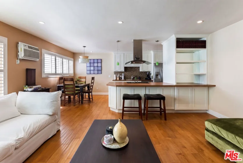 960 Larrabee Street #124 photo 3