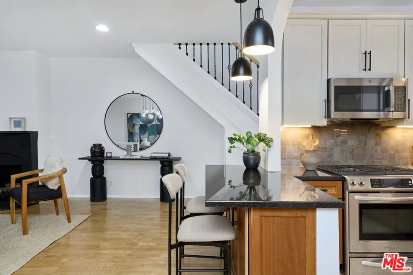 828 N Hudson Avenue #214 photo 24