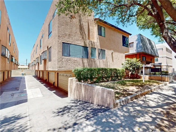 105 S Marguerita Avenue #C photo 2