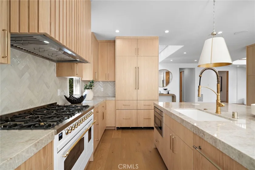 50 Belcourt photo 18