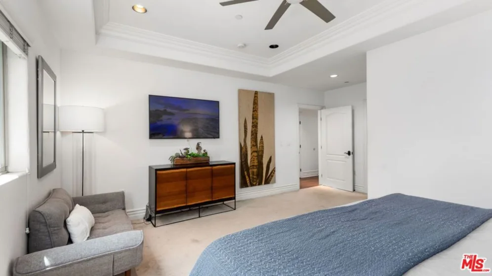 11582 Moorpark Street #104 photo 14