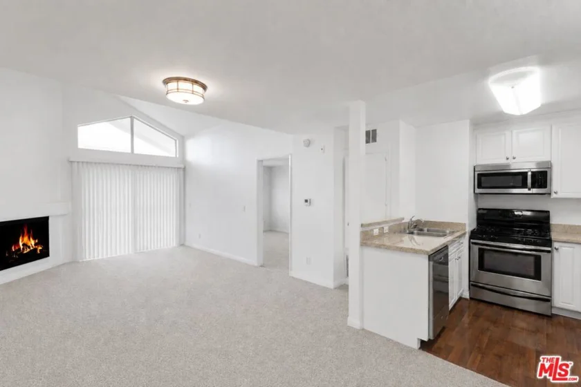 5535 Canoga Avenue #317 photo 4