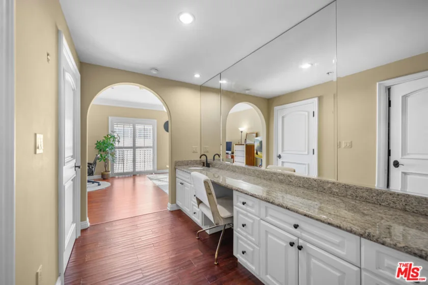 837 Crenshaw Boulevard #204 photo 11