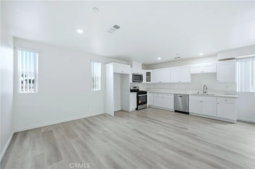 6919 S Menlo photo 3