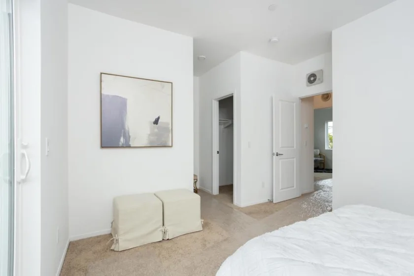 4986 Ocean View Boulevard photo 20