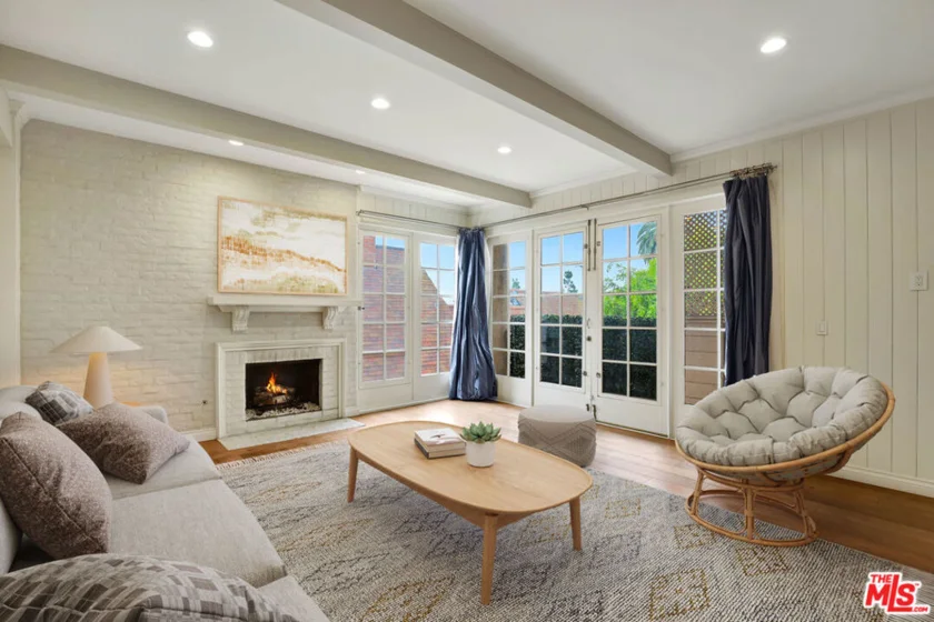 1260 S Beverly Glen Boulevard #304 photo 1