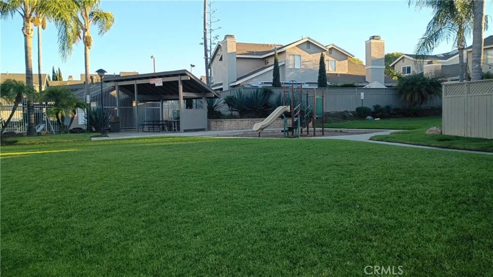1649 Toyon photo 17