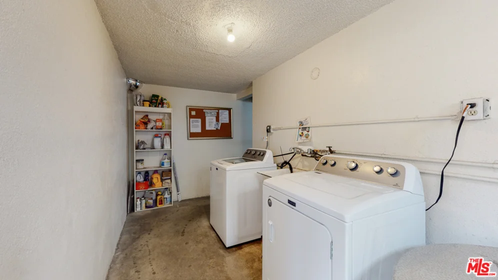 2021 Hillhurst Avenue #9 photo 1