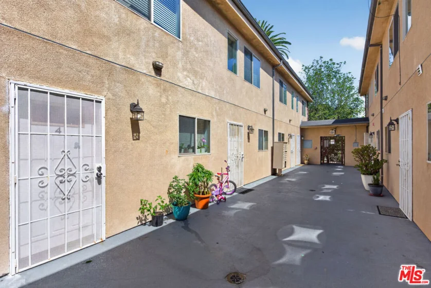 14618 Gilmore Street #4 photo 9
