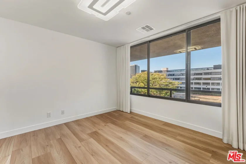 121 S Hope Street #334 photo 11