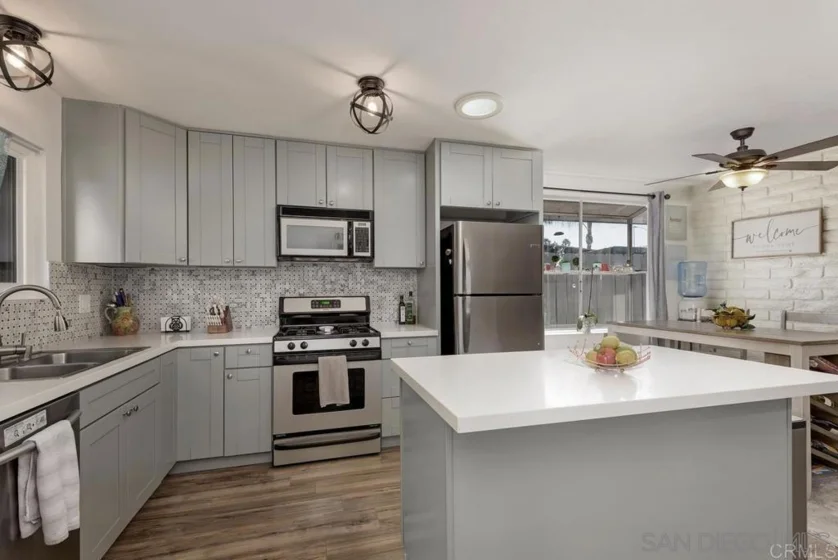 810 E Washington #A photo 1