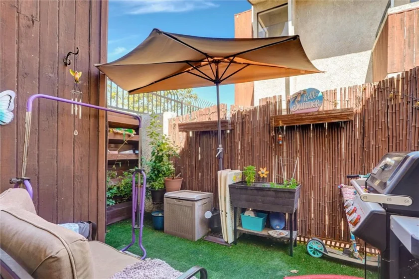 6323 Reseda #1 photo 28