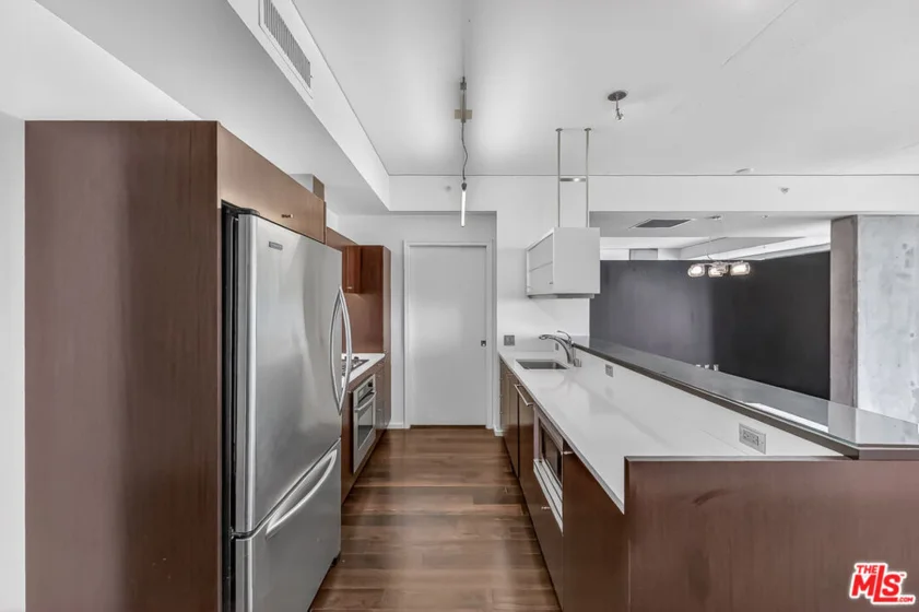 1155 S Grand Avenue #1707 photo 3