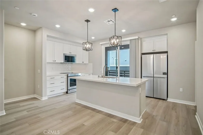 1482 Skyline Lane photo 3