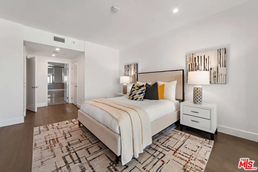 13600 Marina Pointe Drive #1904 photo 6