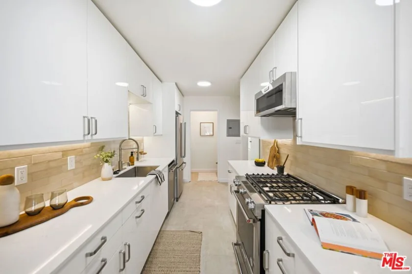 516 San Vicente Boulevard #206 photo 8