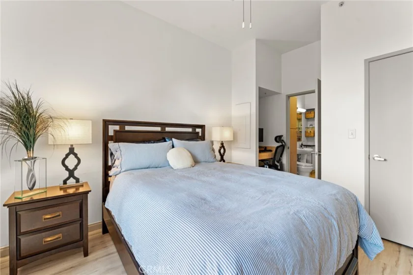 488 E Ocean #809 photo 14
