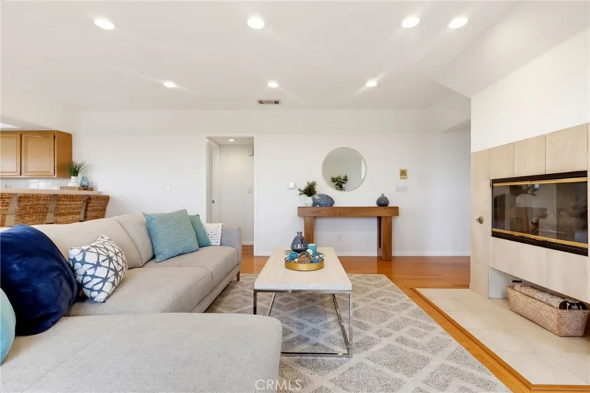 1073 W 9th Street #202 photo 10