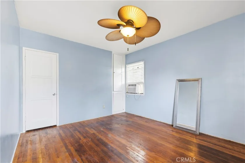 527 E Maple photo 17