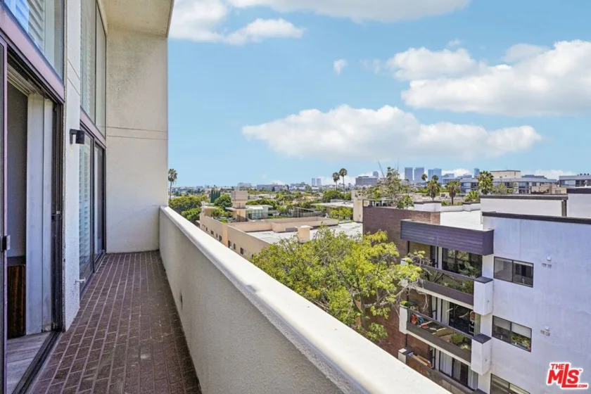 325 N Oakhurst Drive #PH2 photo 51