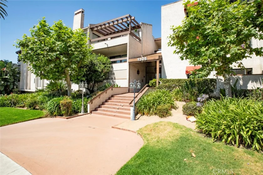 1325 Valley View Road #301 photo 2