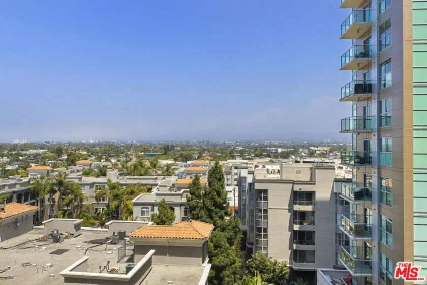 13700 Marina Pointe Drive #809 photo 17