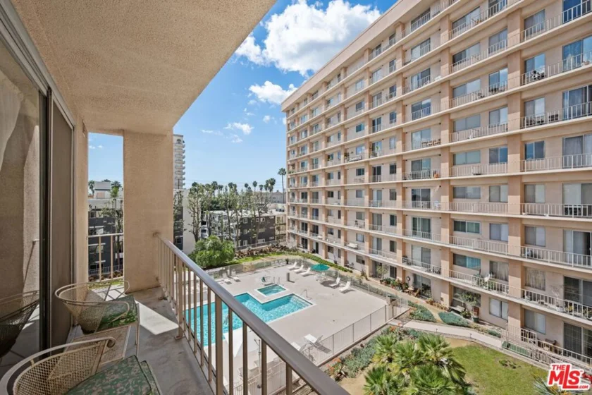 100 S Doheny Drive #512 photo 2