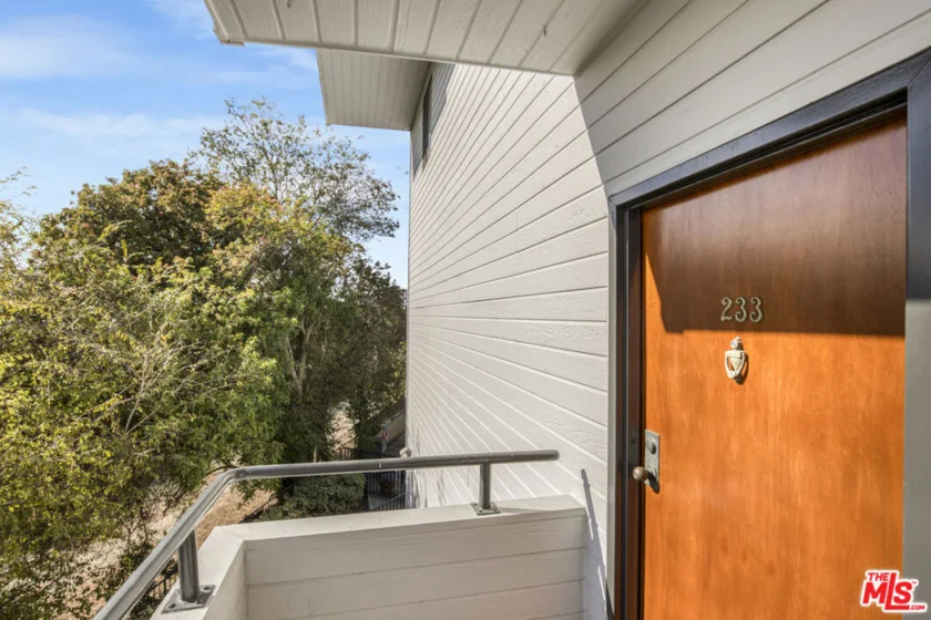 13331 Moorpark Street #233 photo 24