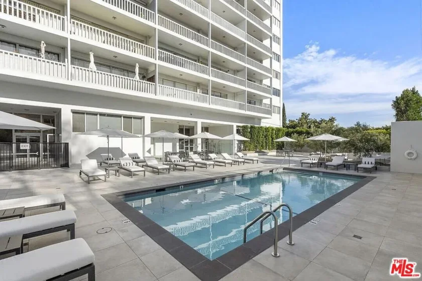 999 N Doheny Drive #312 photo 26