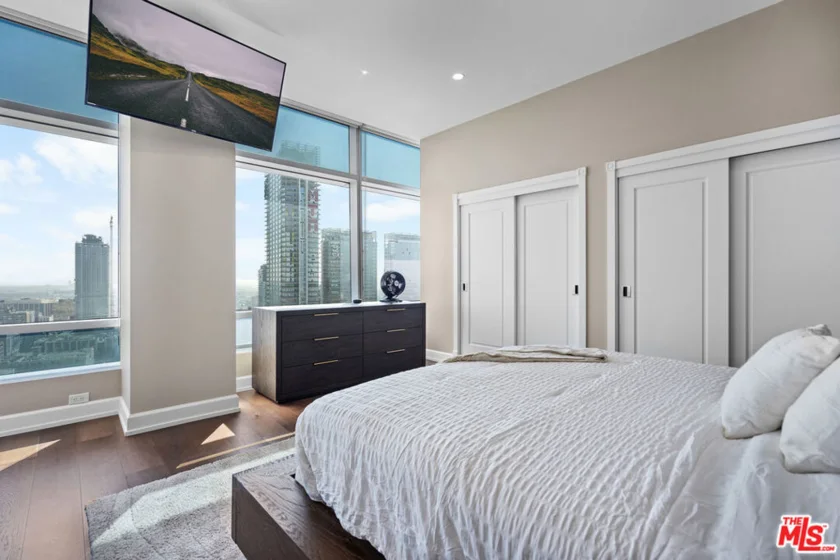 900 W Olympic Boulevard #32G photo 16