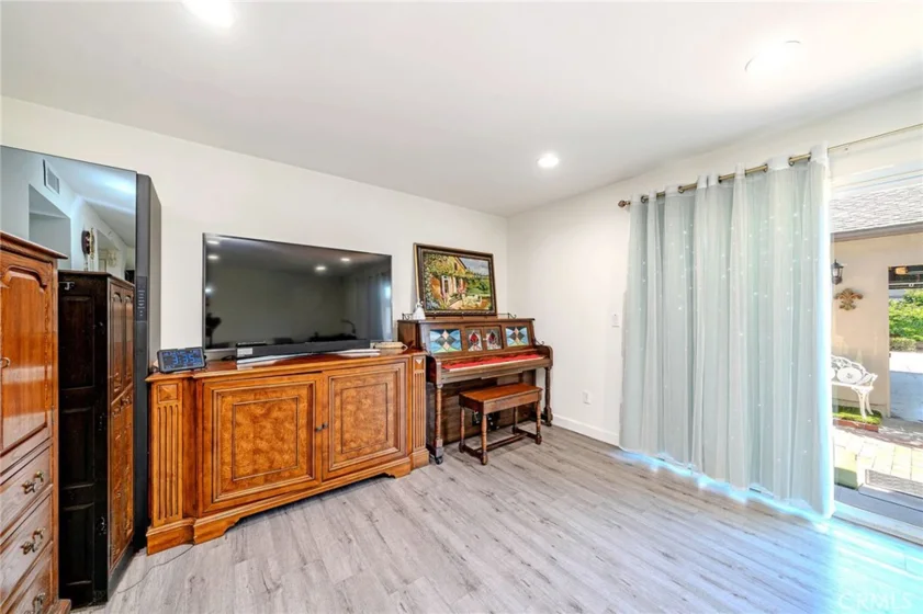 5539 Cajon photo 7