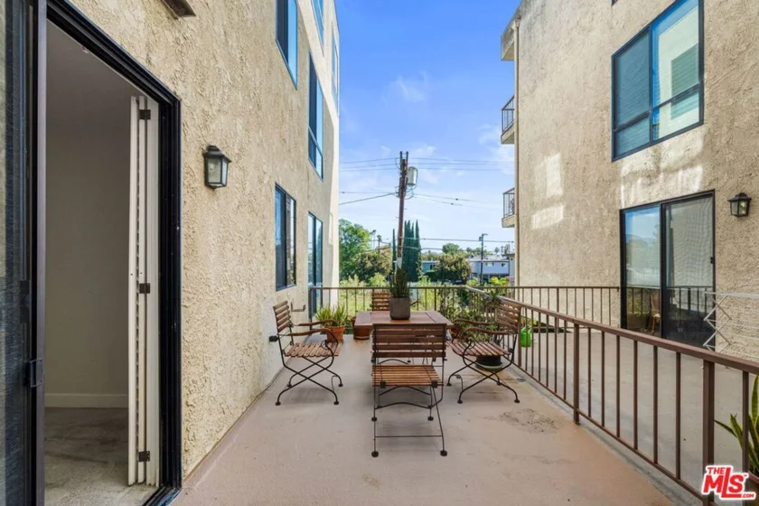 4454 Ventura Canyon Avenue #103 photo 33