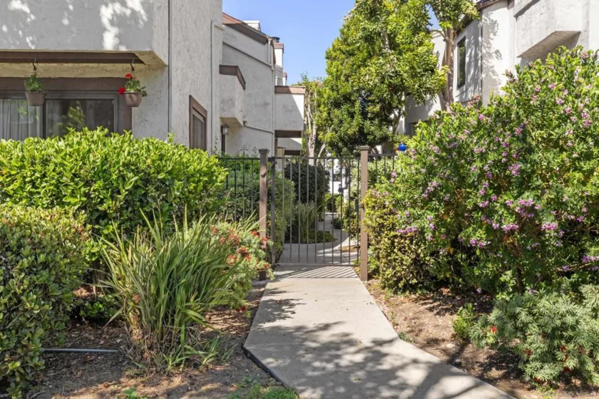 3938 Voltaire Street photo 1