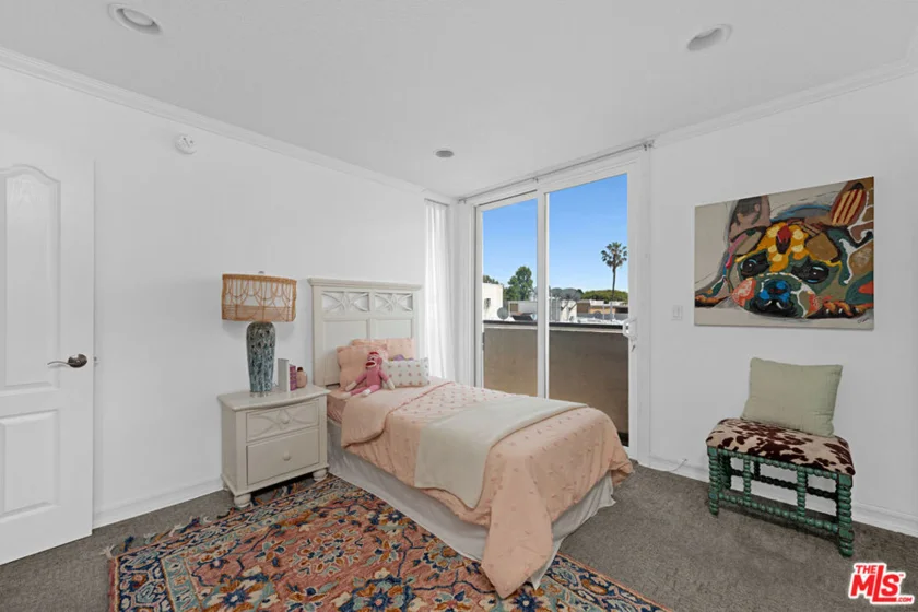 723 Westmount Drive #305 photo 15