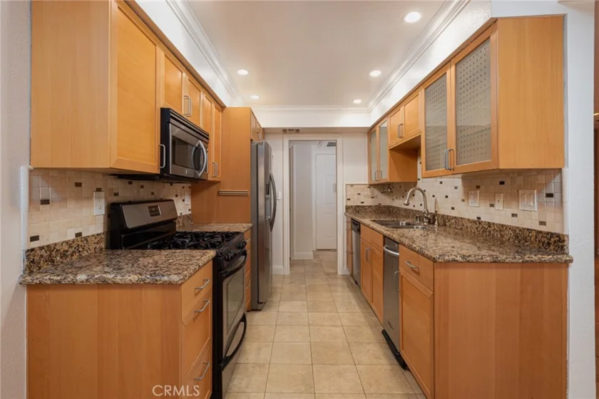 4536 Colbath Avenue #102 photo 9