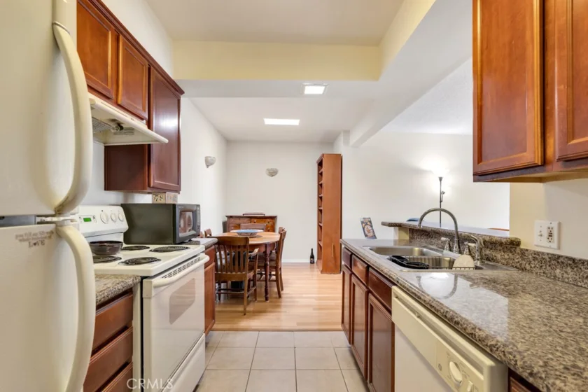 1620 N San Fernando #52 photo 16