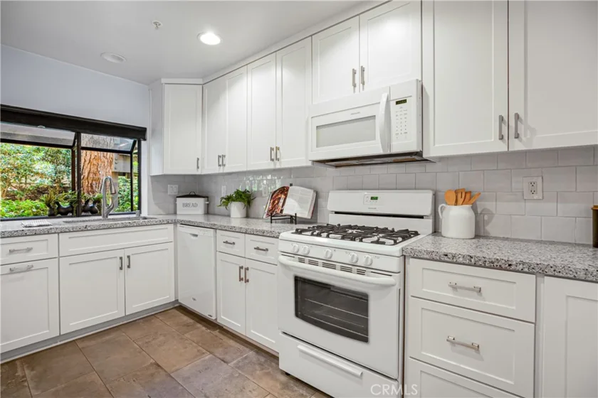 1054 Seco Street #106 photo 9