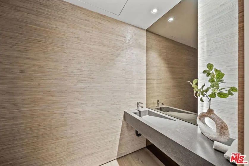 8899 Beverly Boulevard #4A photo 28