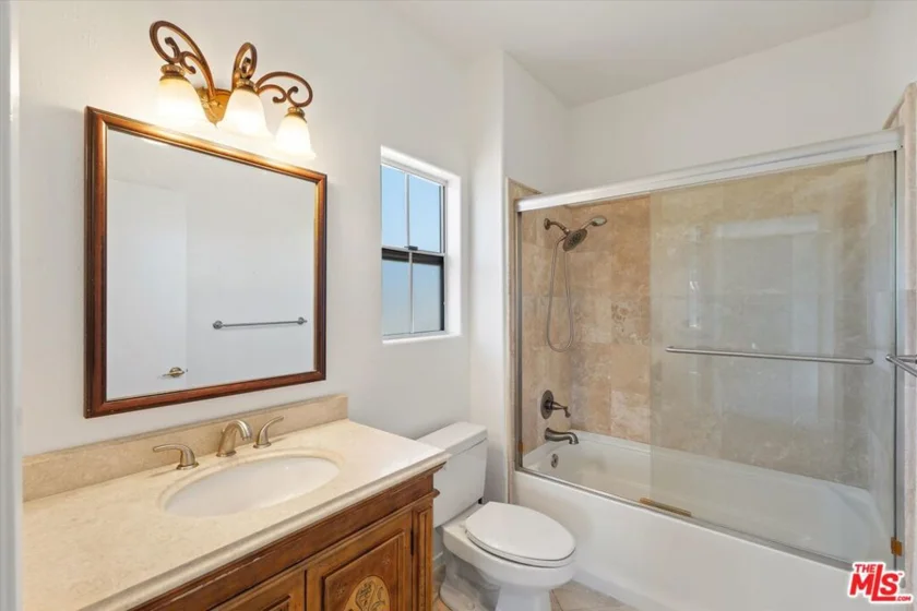 1522 S Saltair Avenue #206 photo 12
