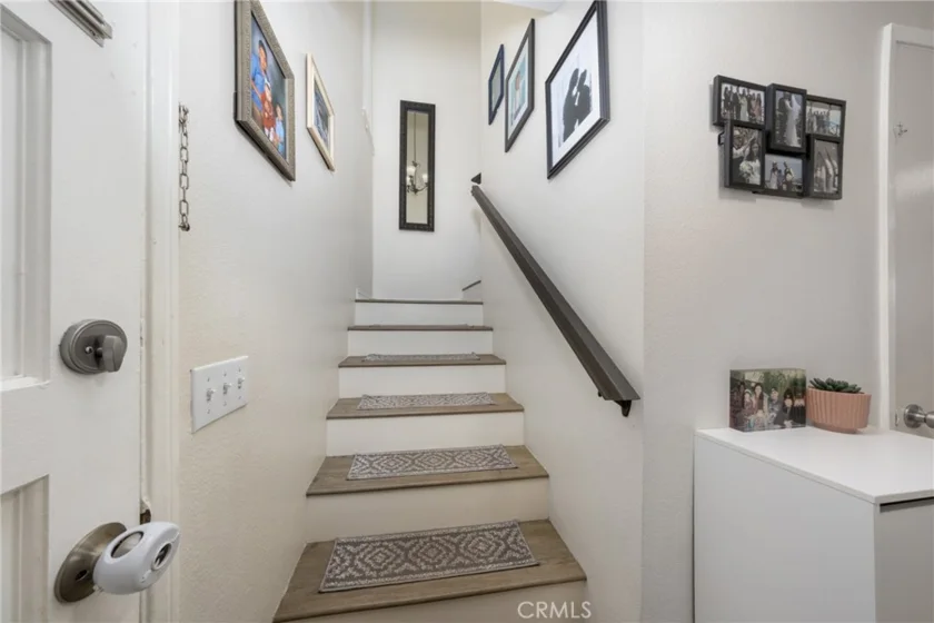 855 Las Lomas #B photo 16