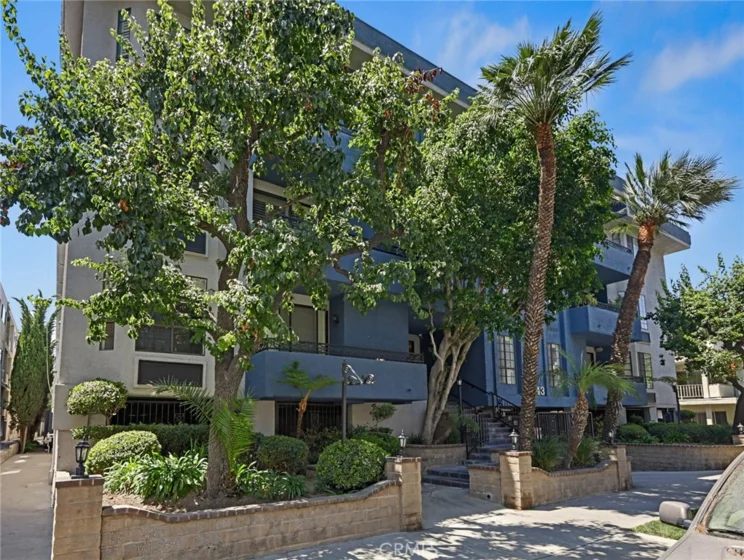 4443 Ventura Canyon Avenue #305 photo 1