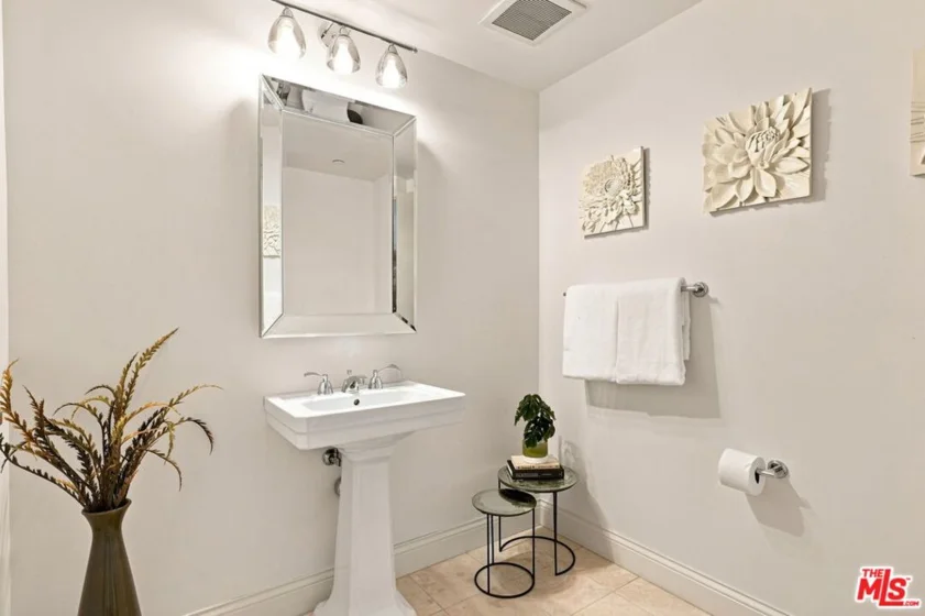 10800 Wilshire Boulevard #403 photo 46